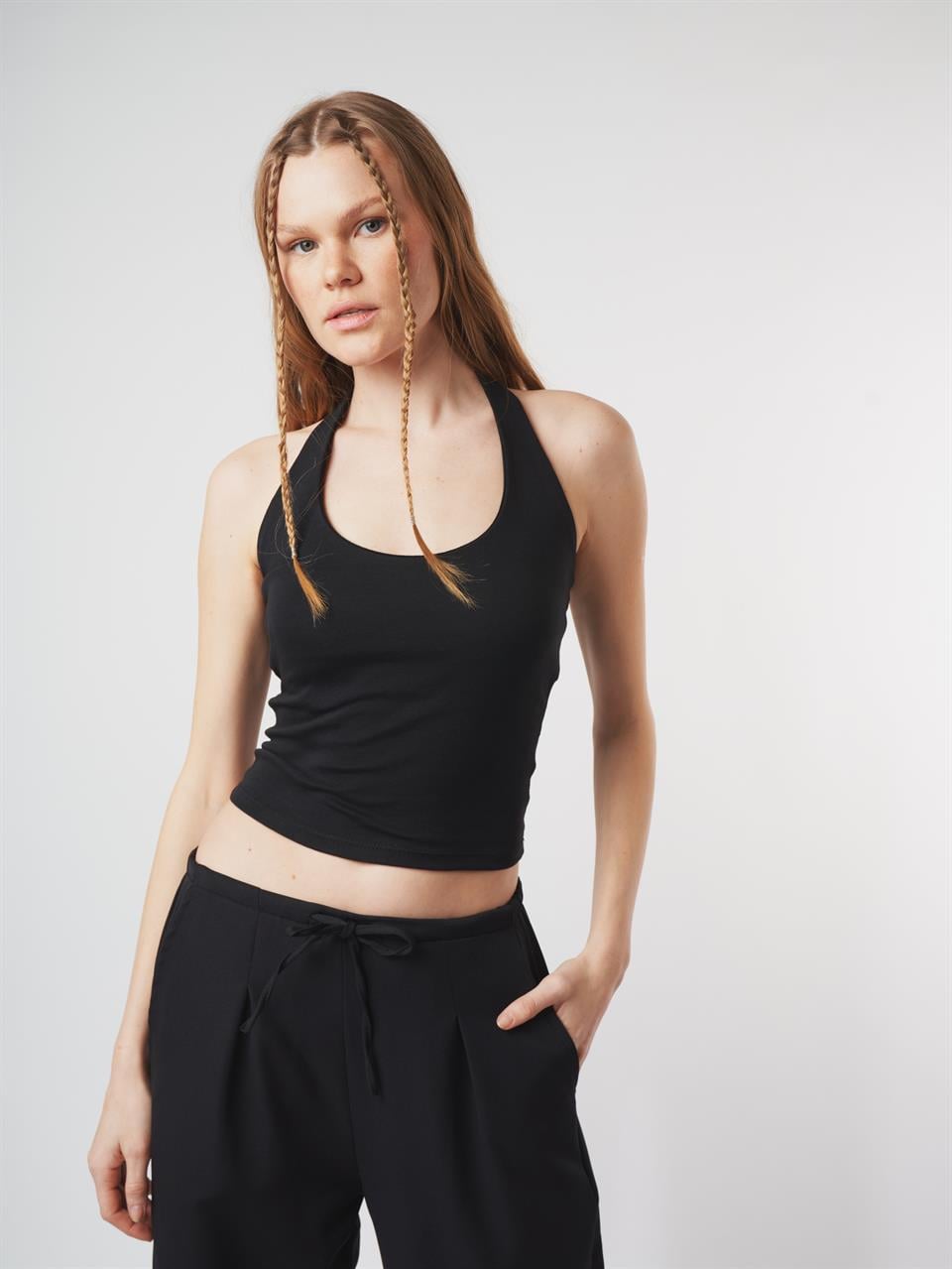 Boyun Askılı Kolsuz Bluz Siyah