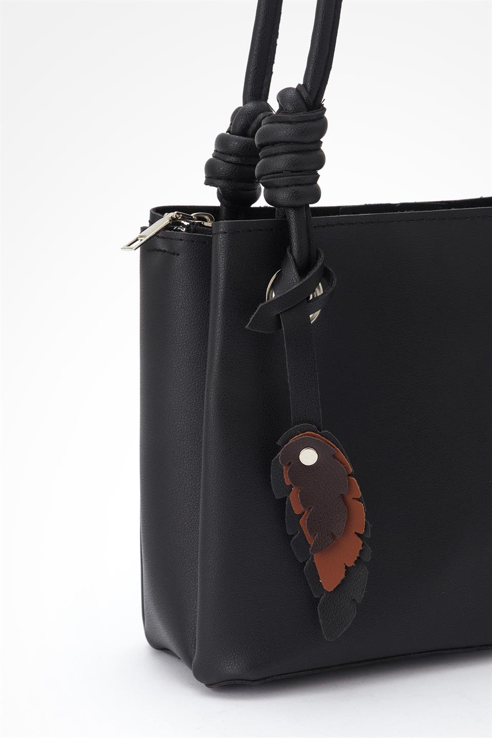 Charmlı Omuz Çantası Siyah