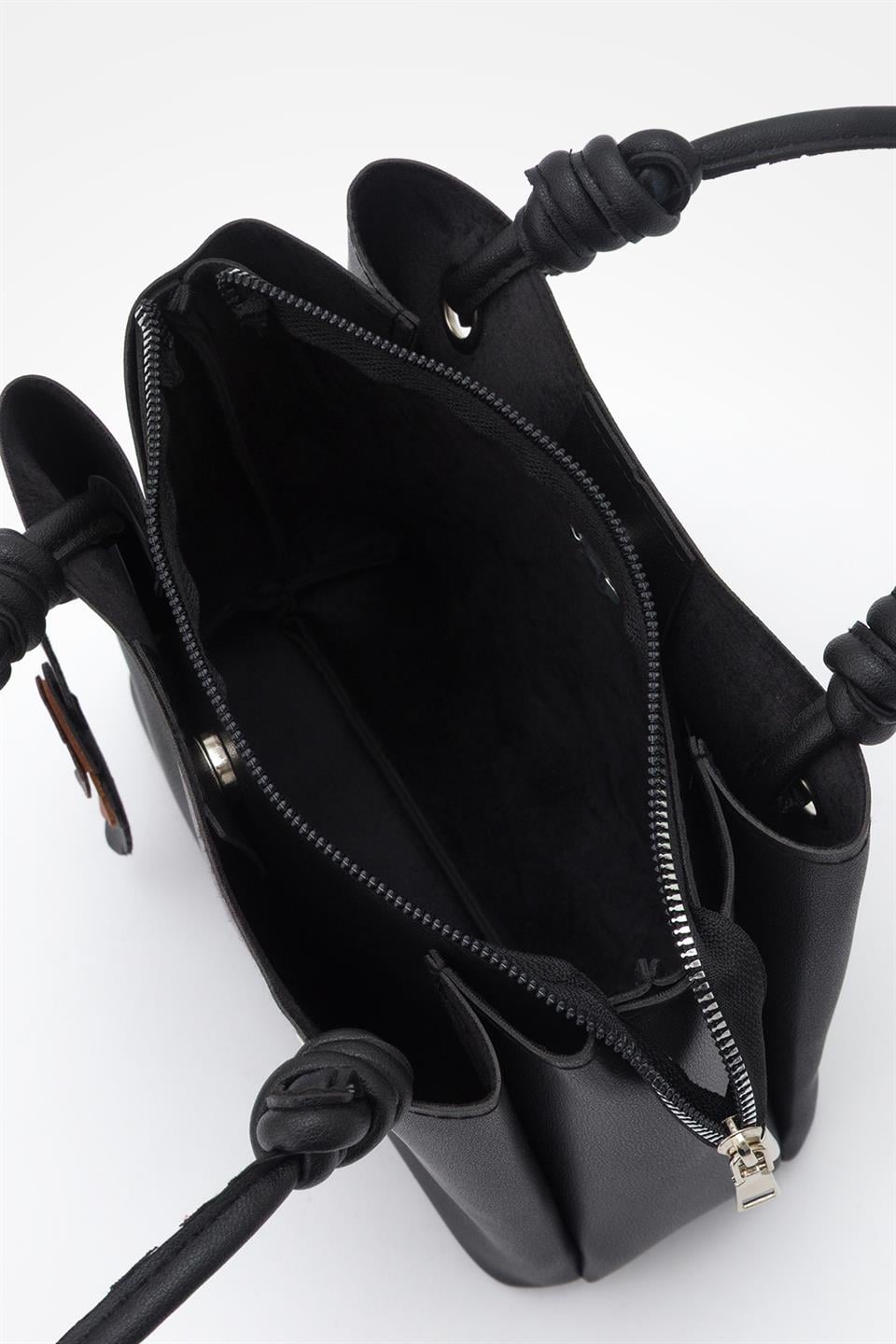 Charmlı Omuz Çantası Siyah