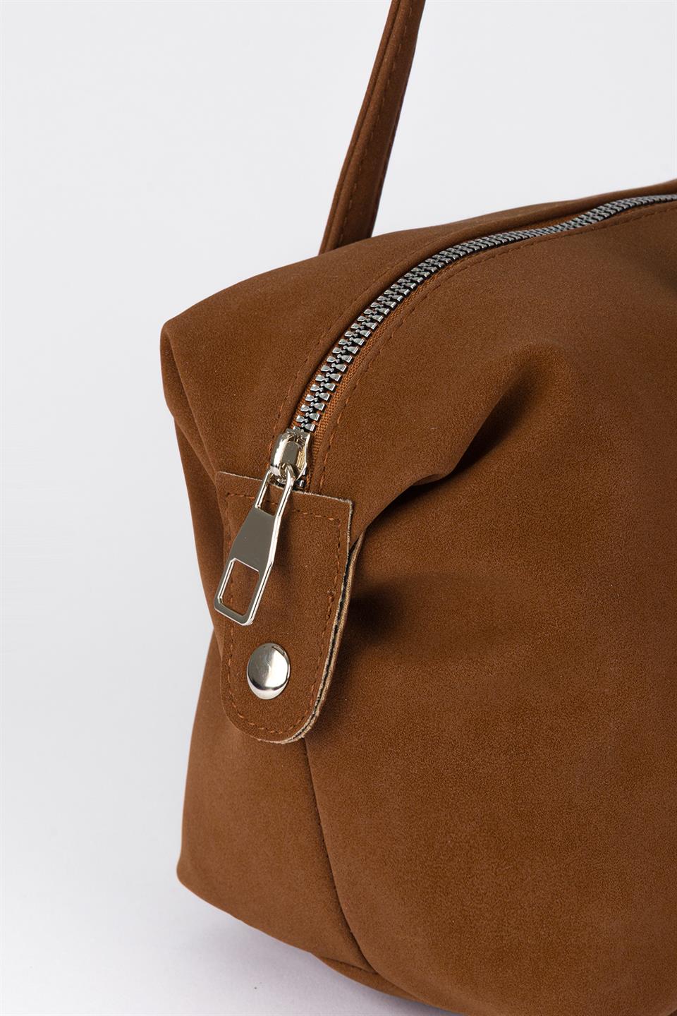 Charmlı Süet Omuz Çantası Taba