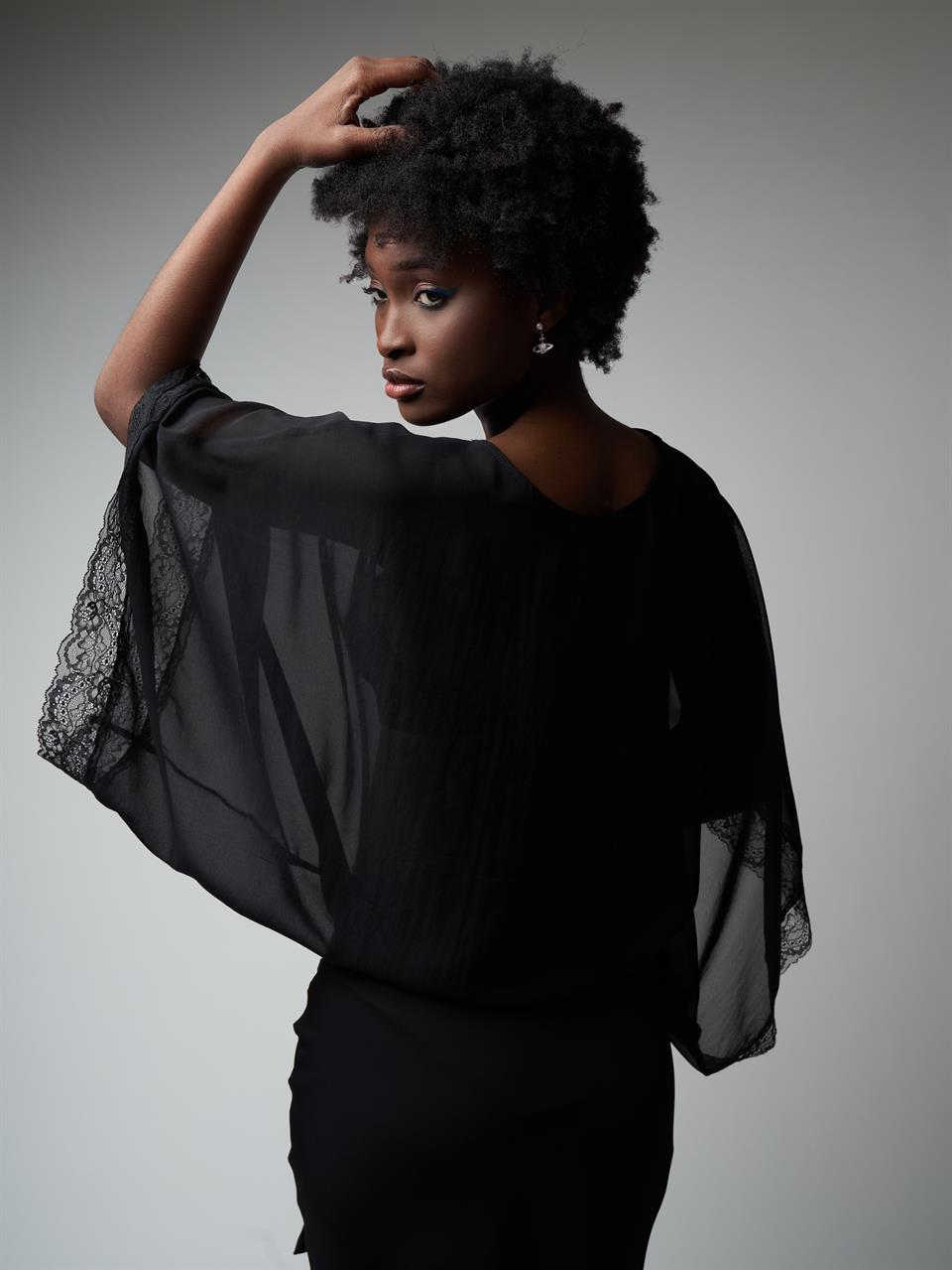 Dantel Detaylı Bluz Siyah