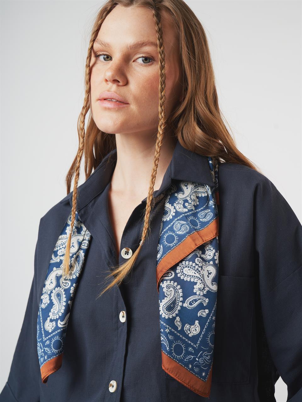 Düğmeli Oval Kesim Gömlek Koyu Lacivert