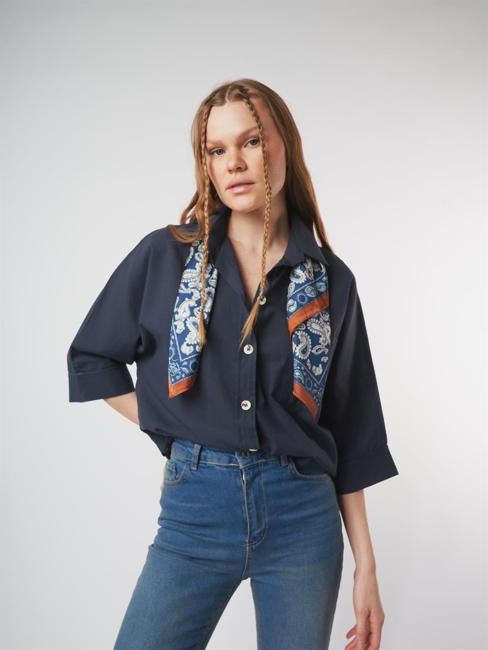 Düğmeli Oval Kesim Gömlek Koyu Lacivert