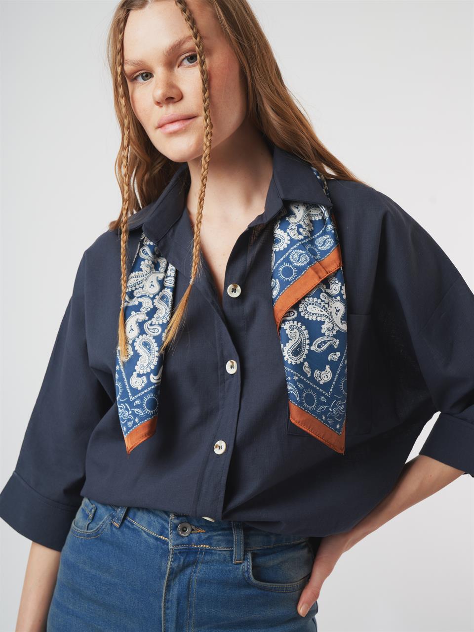 Düğmeli Oval Kesim Gömlek Koyu Lacivert