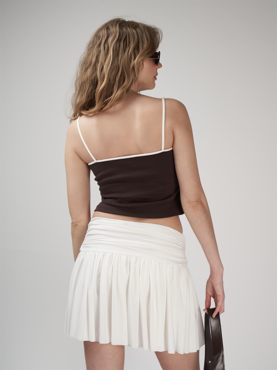 İp Askılı Crop Bluz Kahve