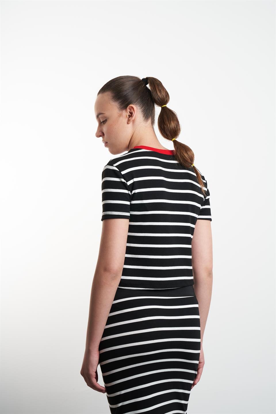 Kalp Nakış Baskılı Çizgili Kısa T-shirt Siyah-Beyaz