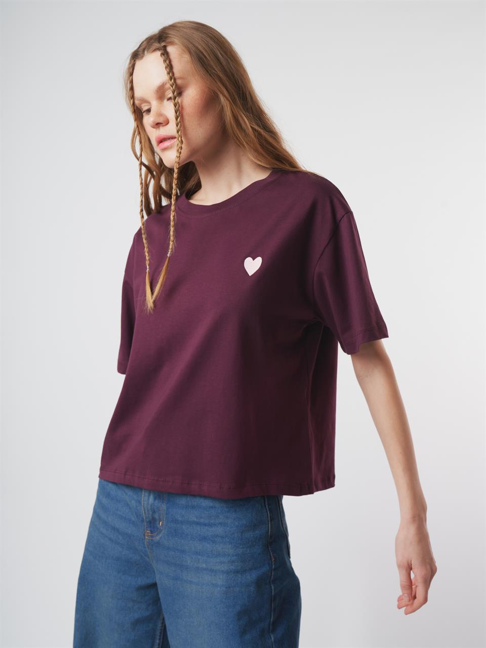 Kalp Nakış Baskılı Kısa Kol T-shirt Mürdüm