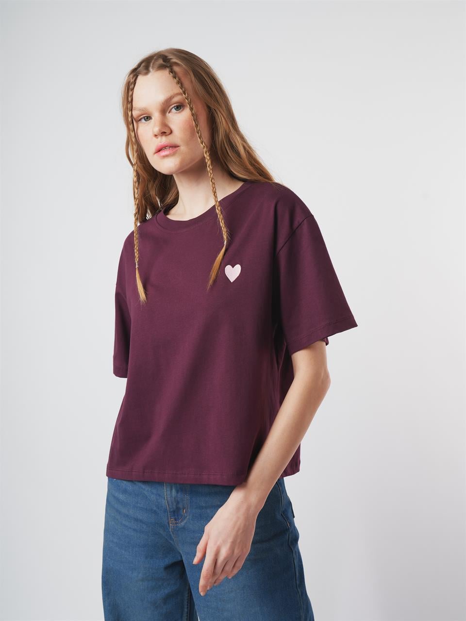 Kalp Nakış Baskılı Kısa Kol T-shirt Mürdüm