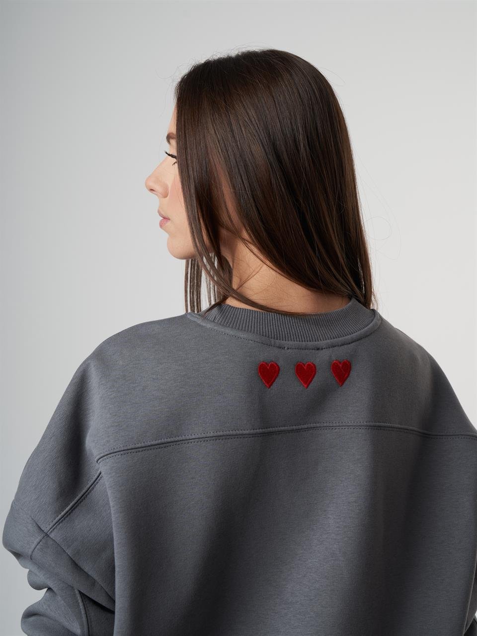 Kalp Nakış Detaylı Şardonlu Sweatshirt Koyu Gri