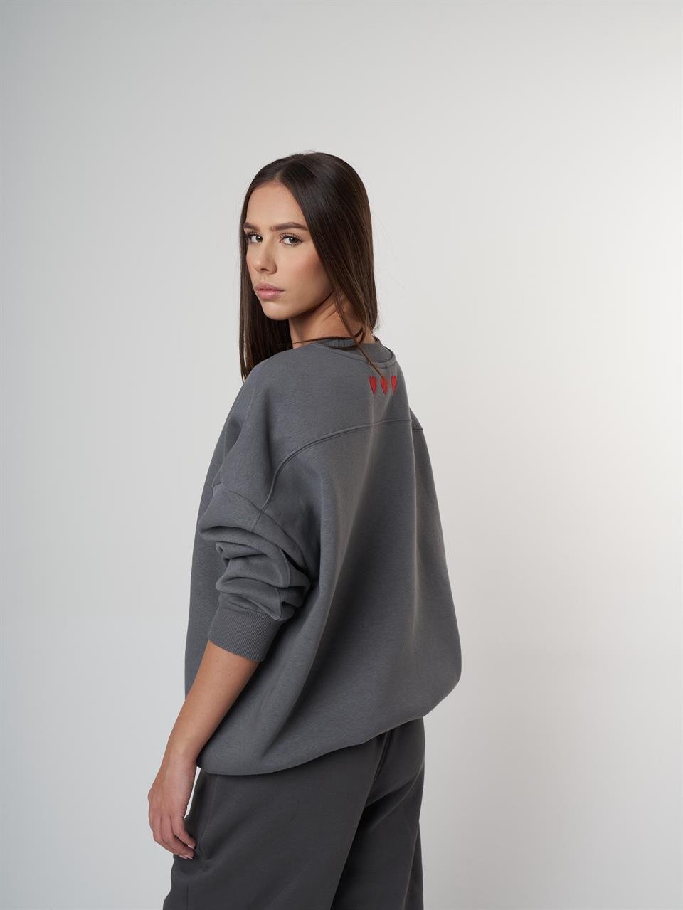 Kalp Nakış Detaylı Şardonlu Sweatshirt Koyu Gri