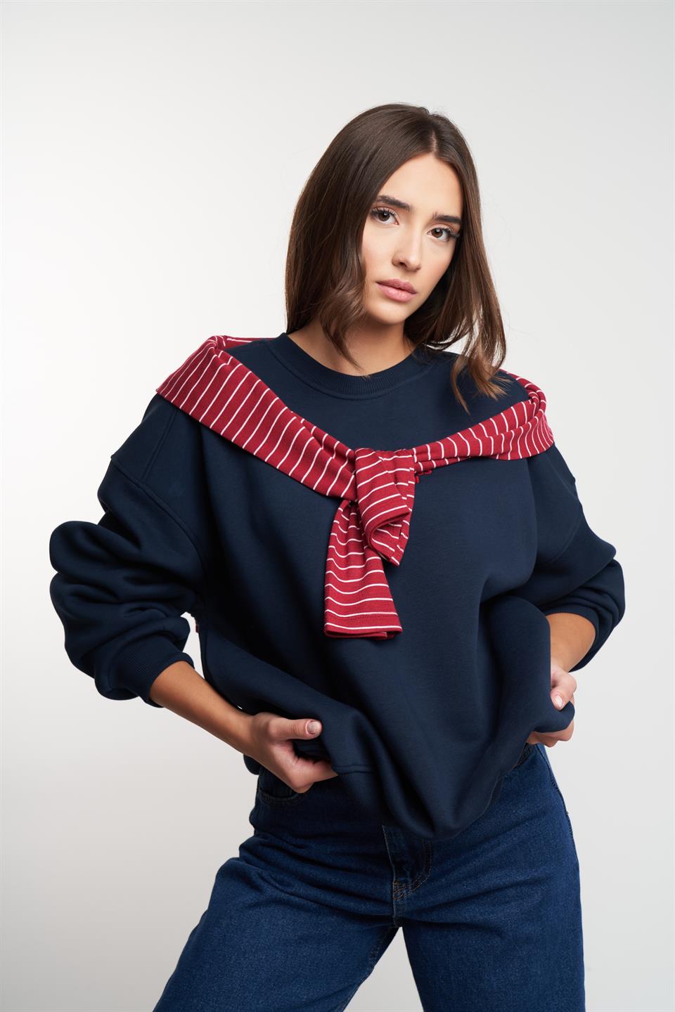 Kalp Nakış Yazı Baskılı Şardonlu Sweatshirt Lacivert