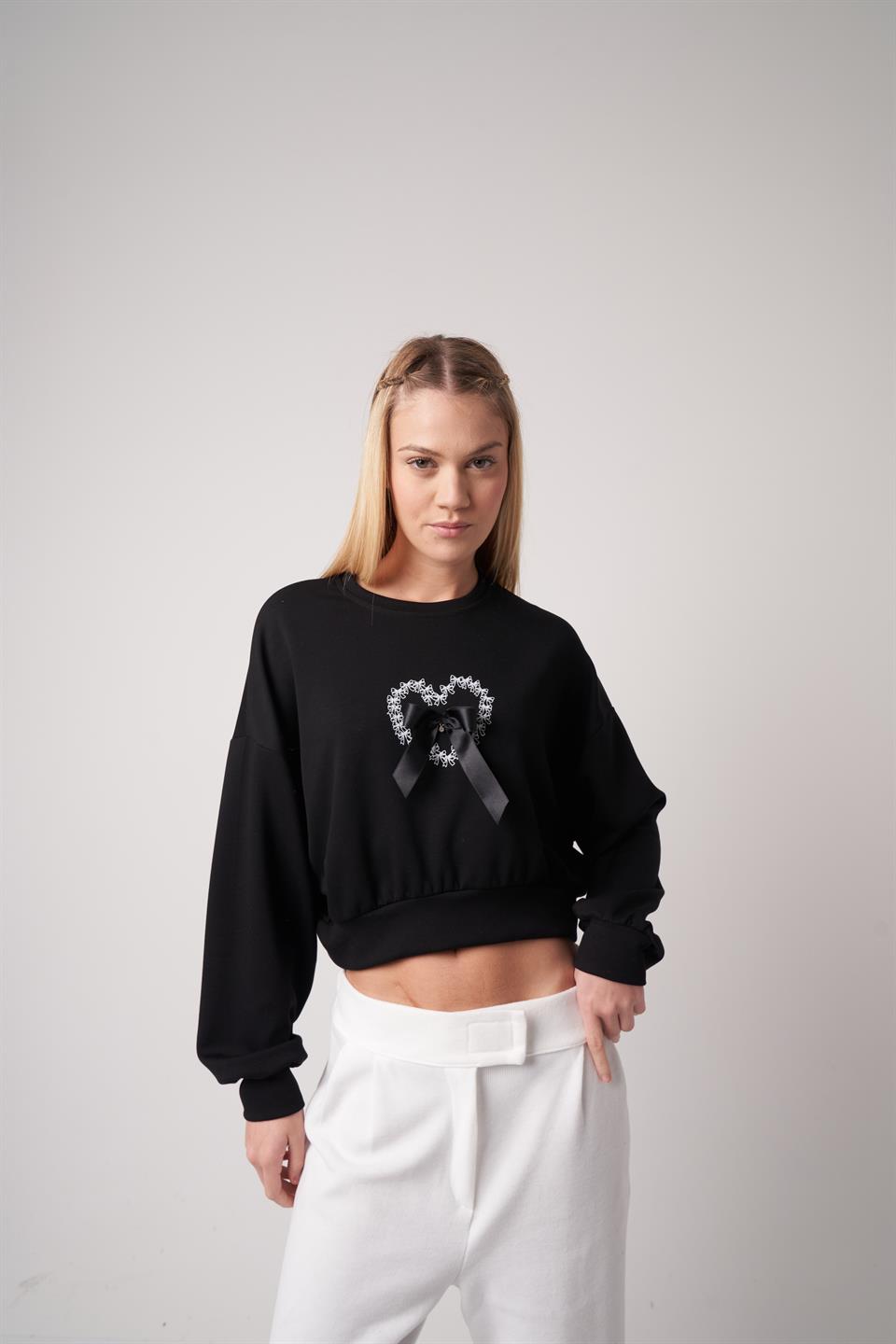 Kalp ve Fiyonk Detaylı Kısa Sweatshirt Siyah