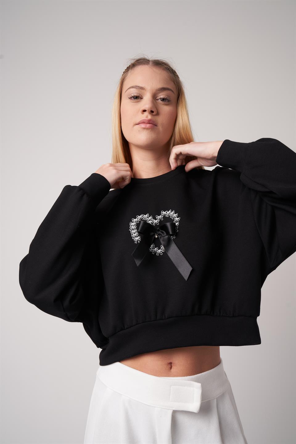 Kalp ve Fiyonk Detaylı Kısa Sweatshirt Siyah