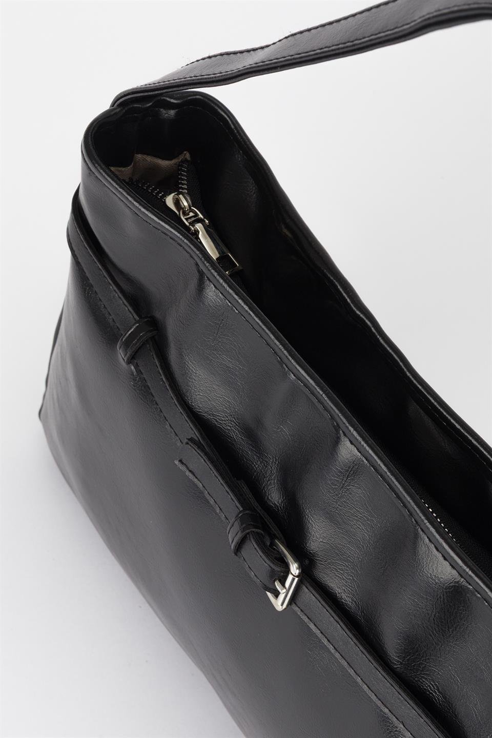 Kemer Detaylı Omuz Çantası Siyah