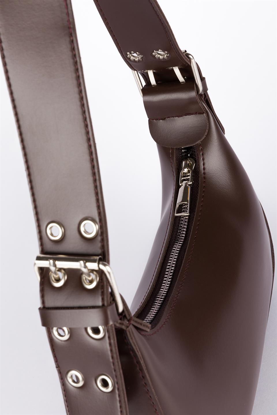 Kemer Detaylı Oval Baget Çanta Acı Kahve