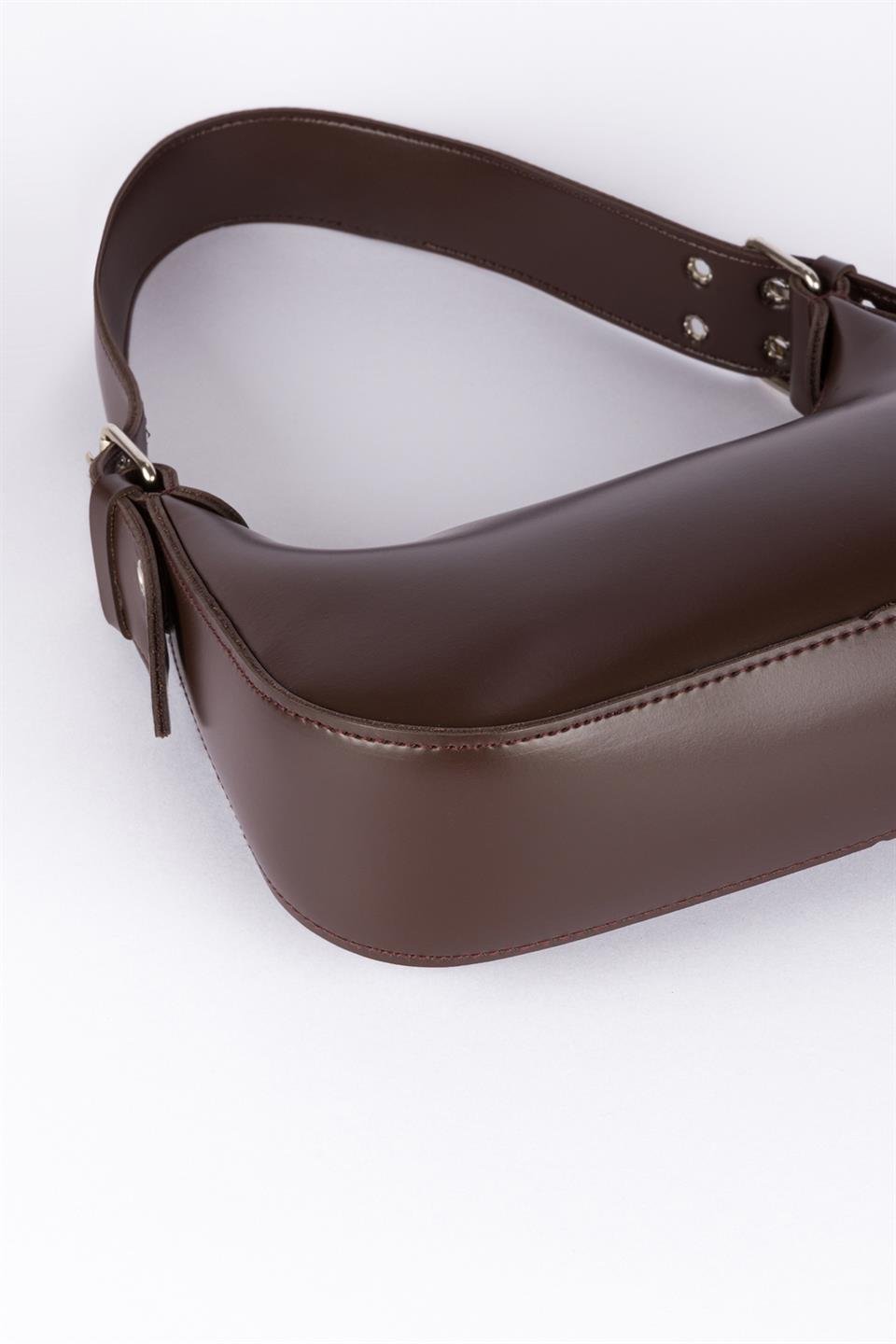 Kemer Detaylı Oval Baget Çanta Acı Kahve
