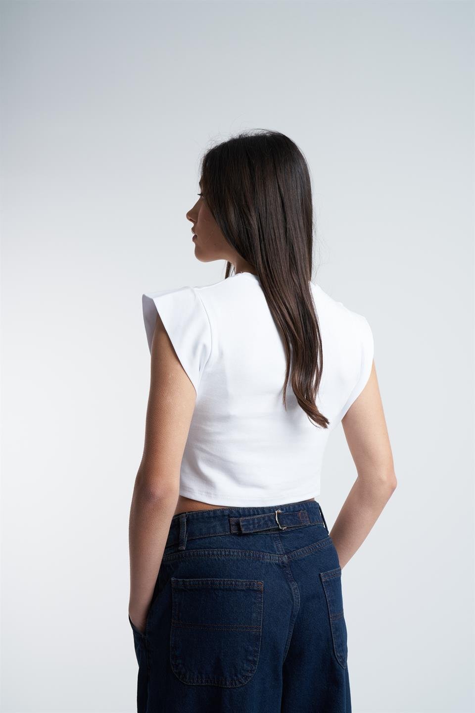 Kolsuz Kısa Bluz Beyaz