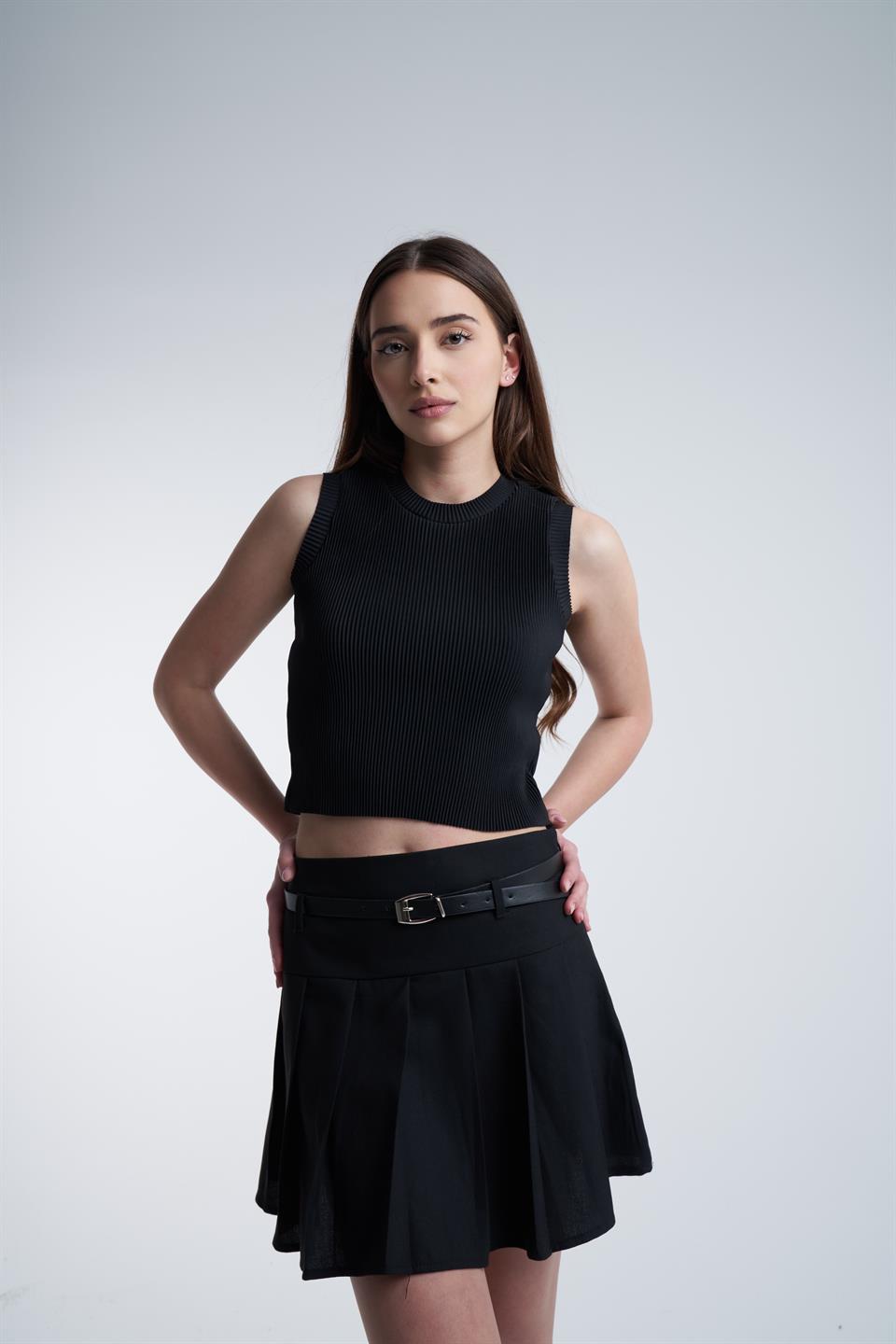 Bisiklet Yaka Kolsuz Plise Bluz Siyah