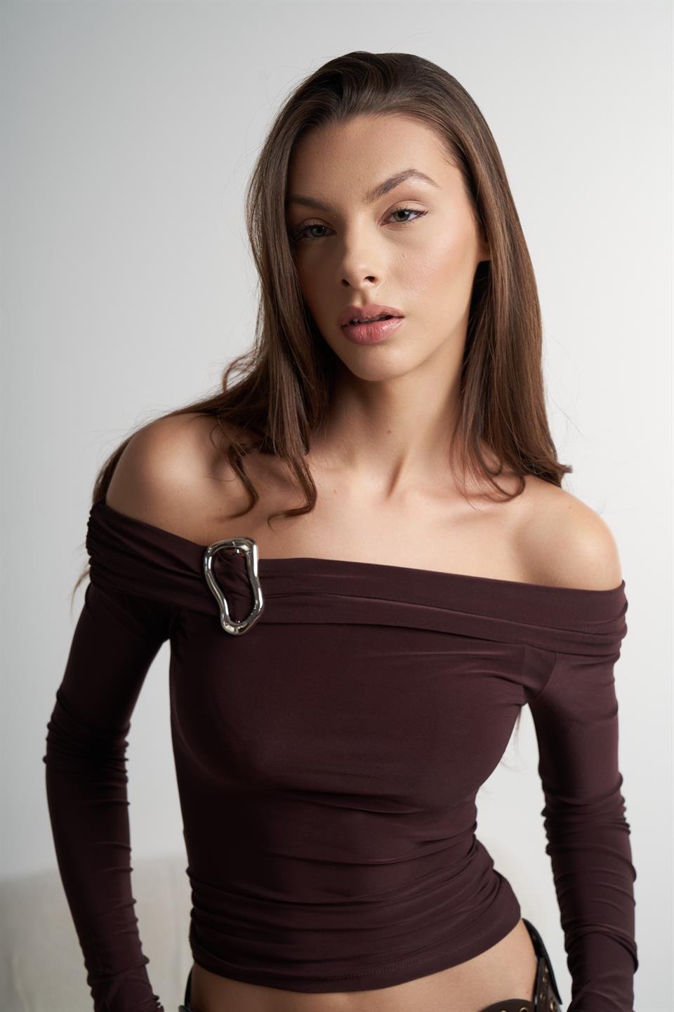 Madonna Yaka Uzun Kol Bluz Acı Kahve