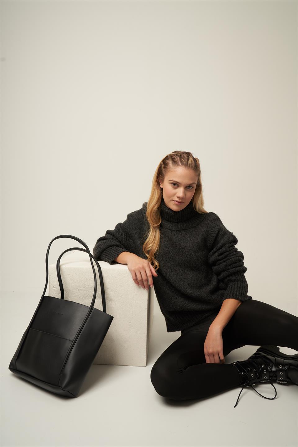 Makyaj Çanta Detaylı Omuz Çantası Siyah