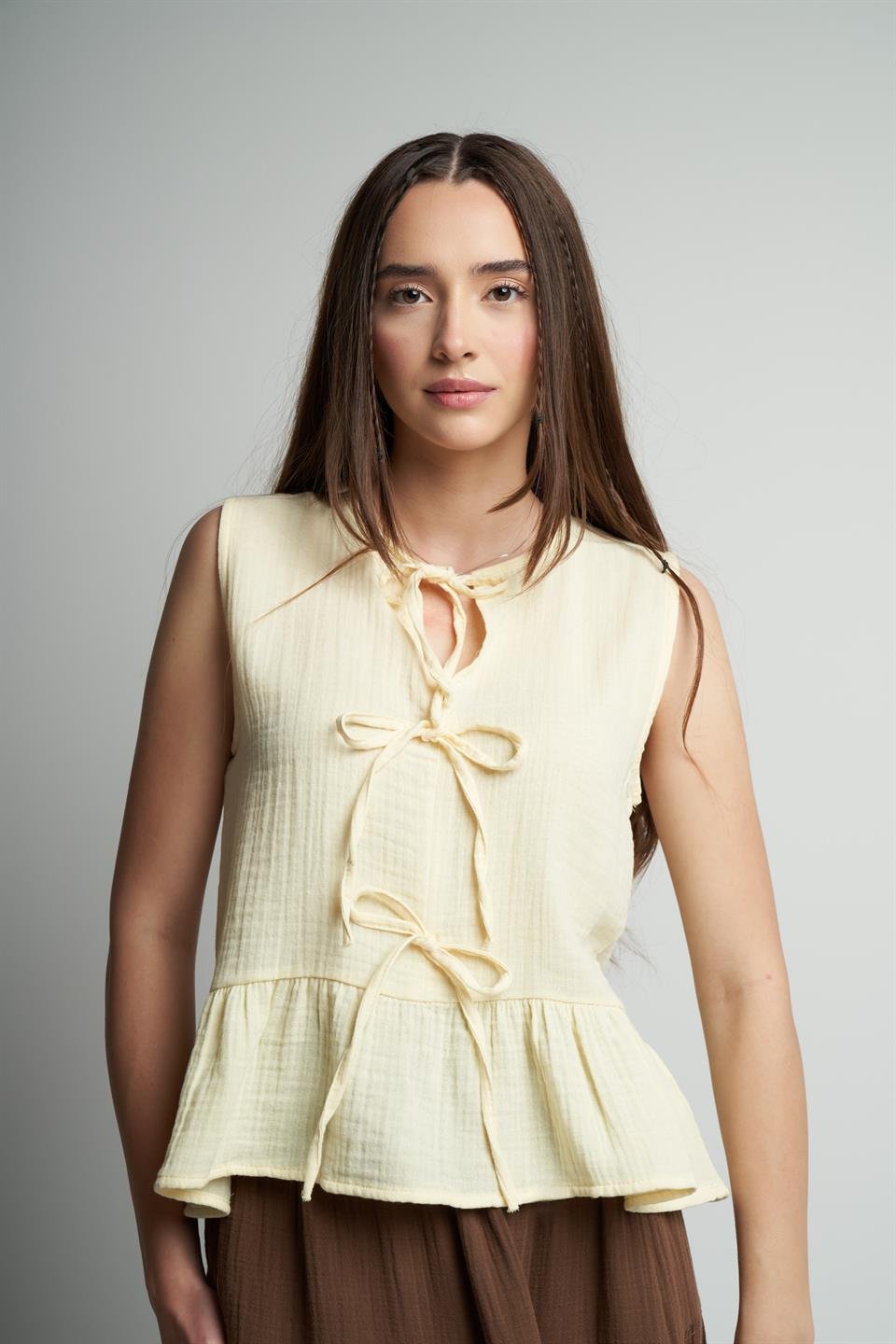 Ön Bağlama Detaylı Sıfır Kol Bluz Sarı