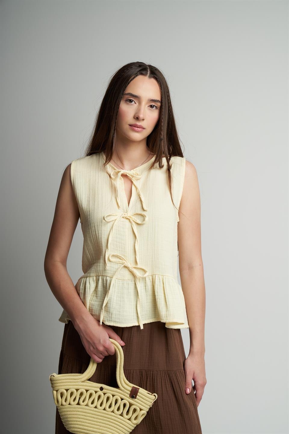 Ön Bağlama Detaylı Sıfır Kol Bluz Sarı