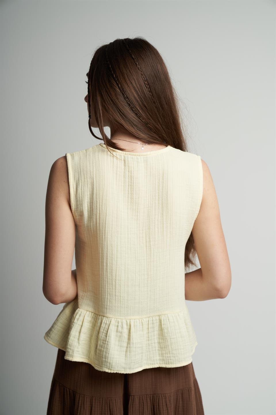 Ön Bağlama Detaylı Sıfır Kol Bluz Sarı