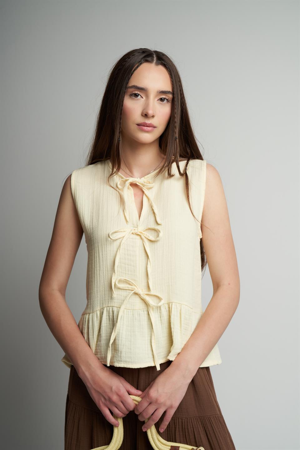 Ön Bağlama Detaylı Sıfır Kol Bluz Sarı