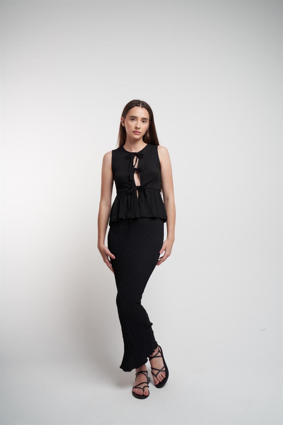 Ön Bağlama Detaylı Sıfır Kol Bluz Siyah