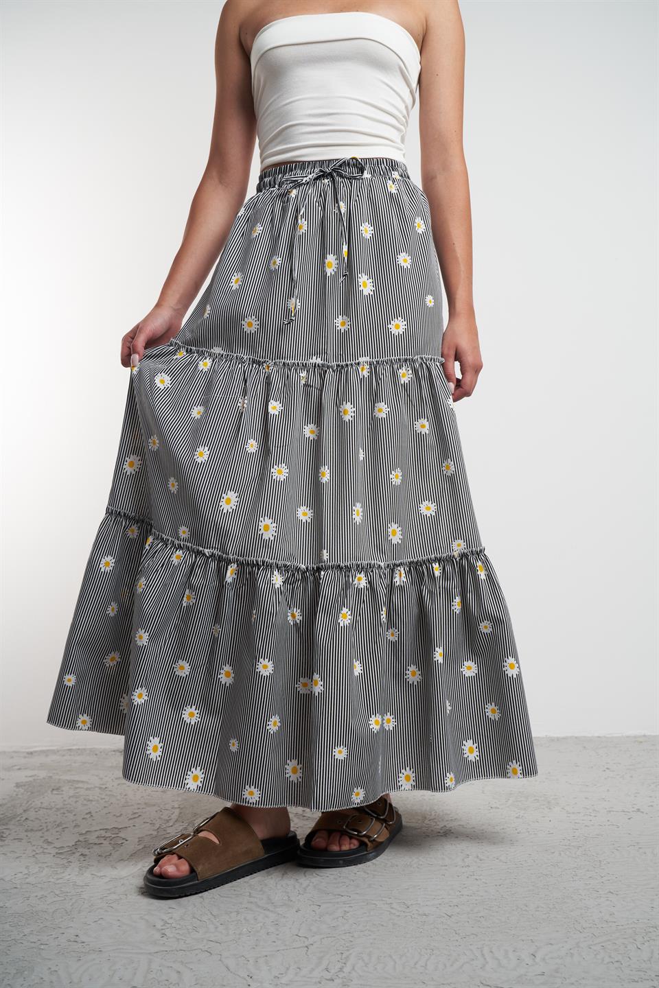 Papatya Desen Çizgili Uzun Etek Siyah-Beyaz