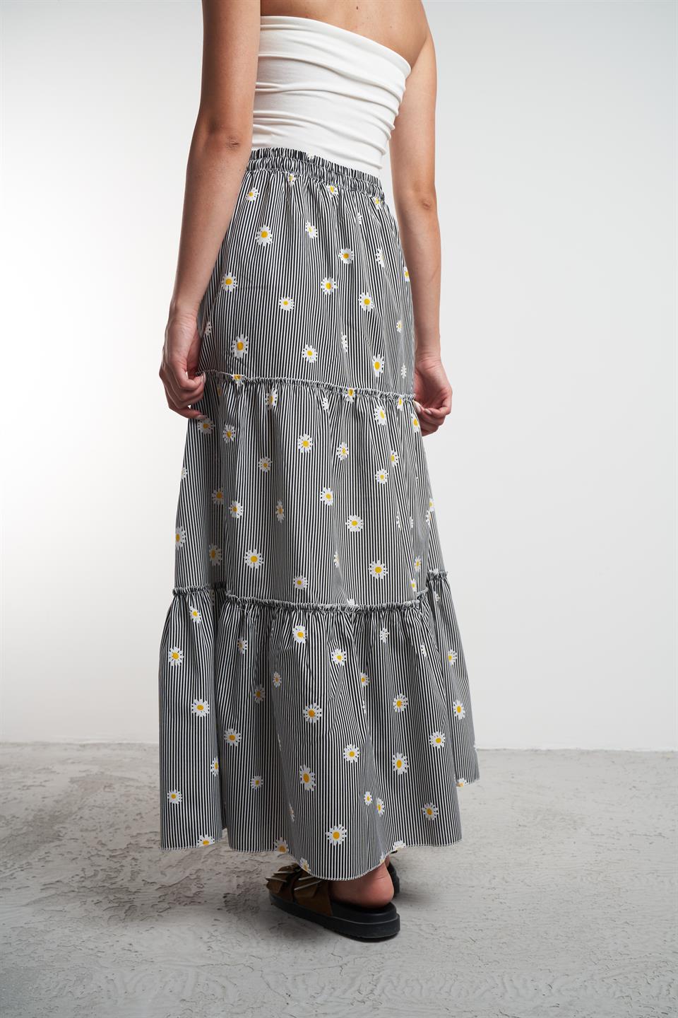 Papatya Desen Çizgili Uzun Etek Siyah-Beyaz