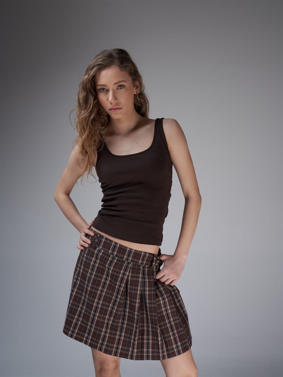 Pile Detaylı Şort Etek Kahve