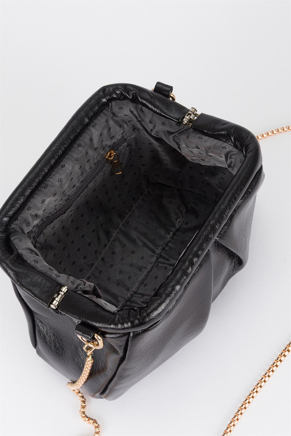 Pile Detaylı Zincir Askılı Clutch Çanta Siyah