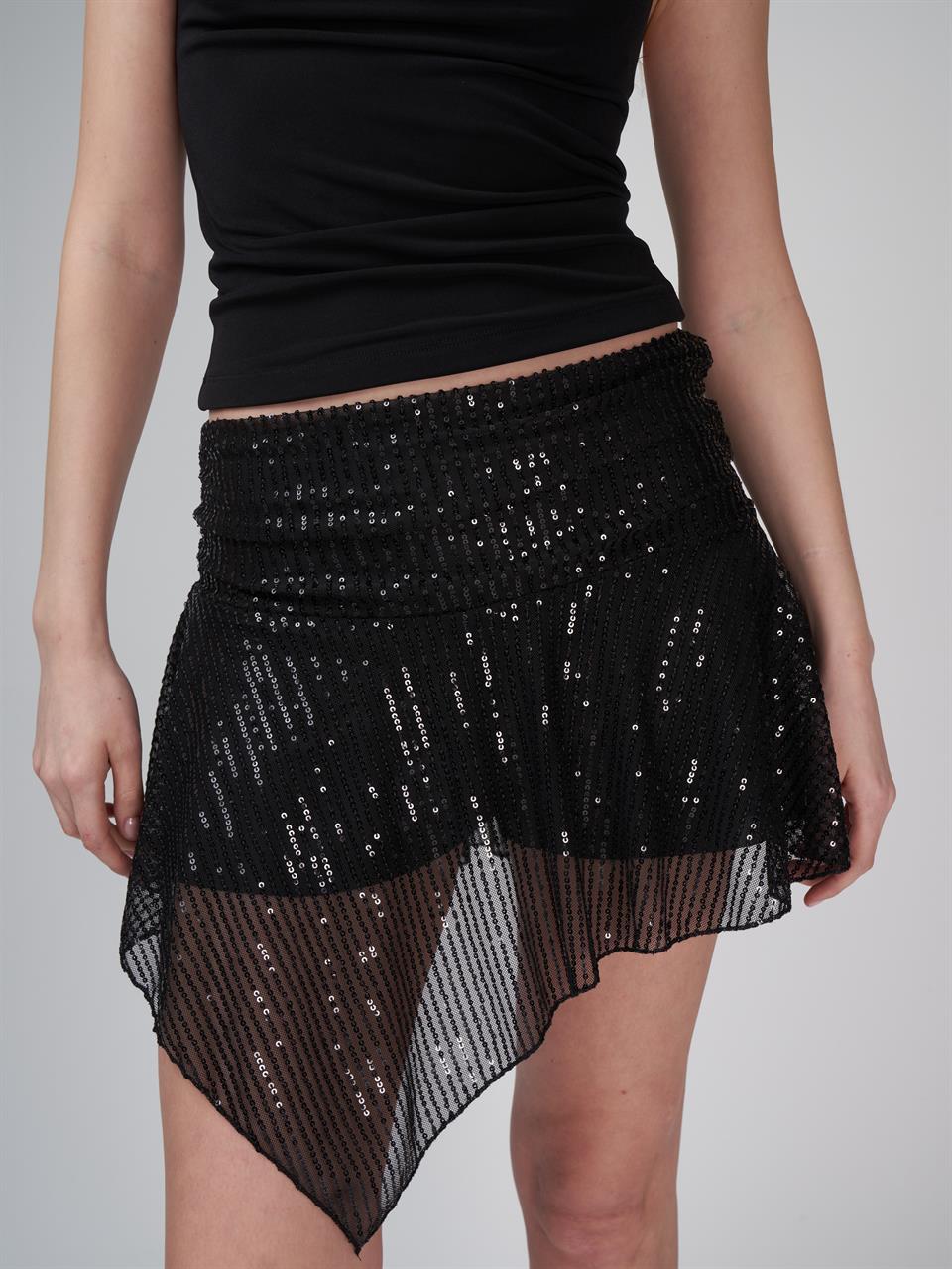 Pullu Asimetrik Kesim Şort Etek Siyah