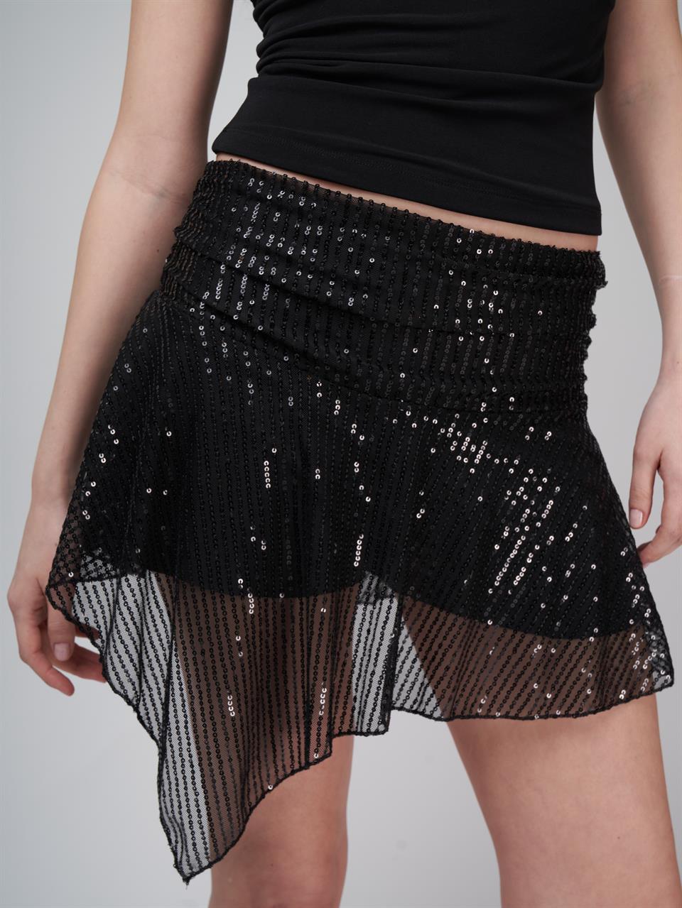 Pullu Asimetrik Kesim Şort Etek Siyah