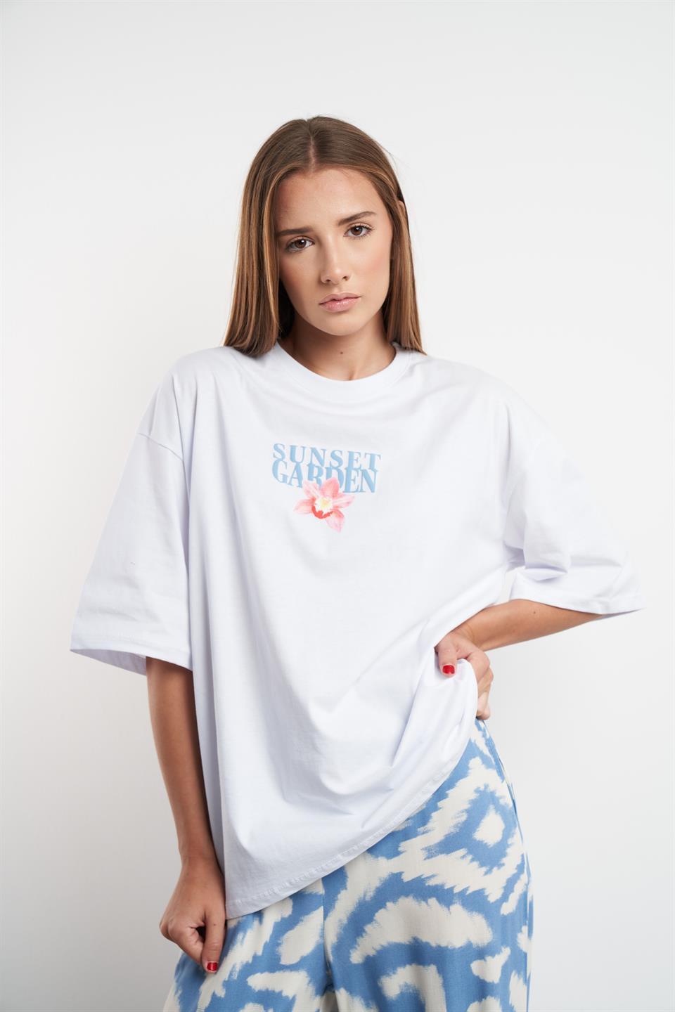 Sunset Garden Baskılı Oversize Kısa Kol T-shirt Beyaz