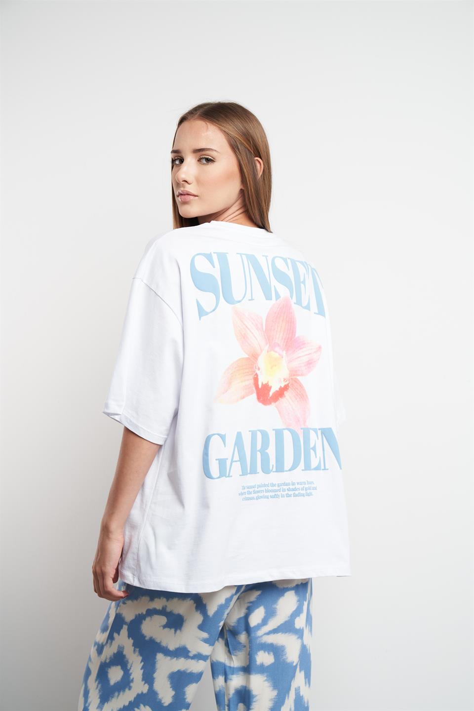 Sunset Garden Baskılı Oversize Kısa Kol T-shirt Beyaz