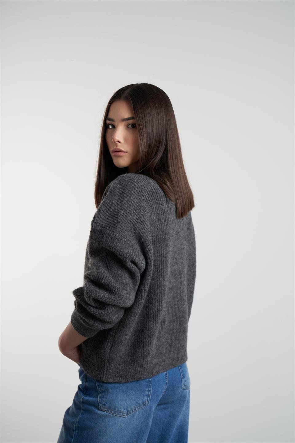 V Yaka Düğmeli Kısa Hırka Antrasit