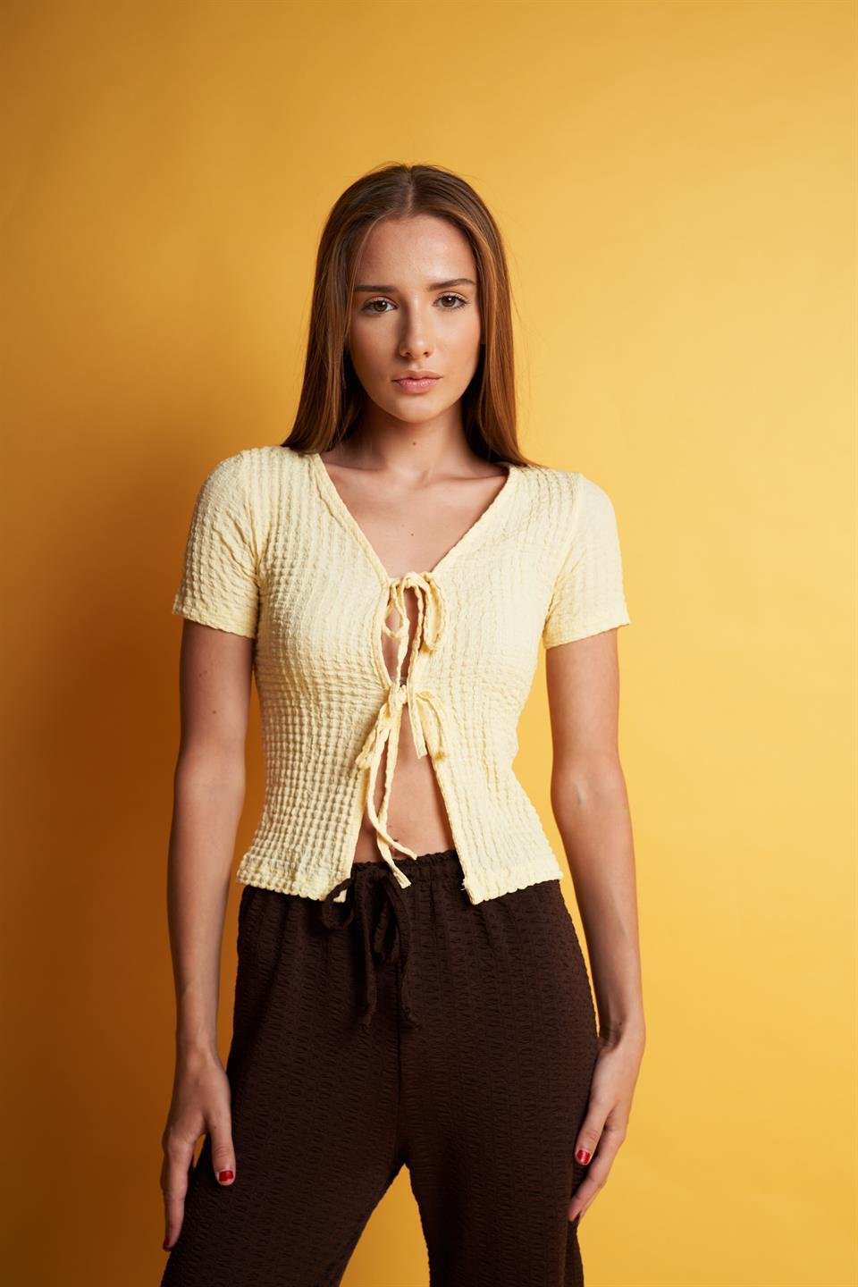 V Yaka Kısa Kol Bluz Sarı