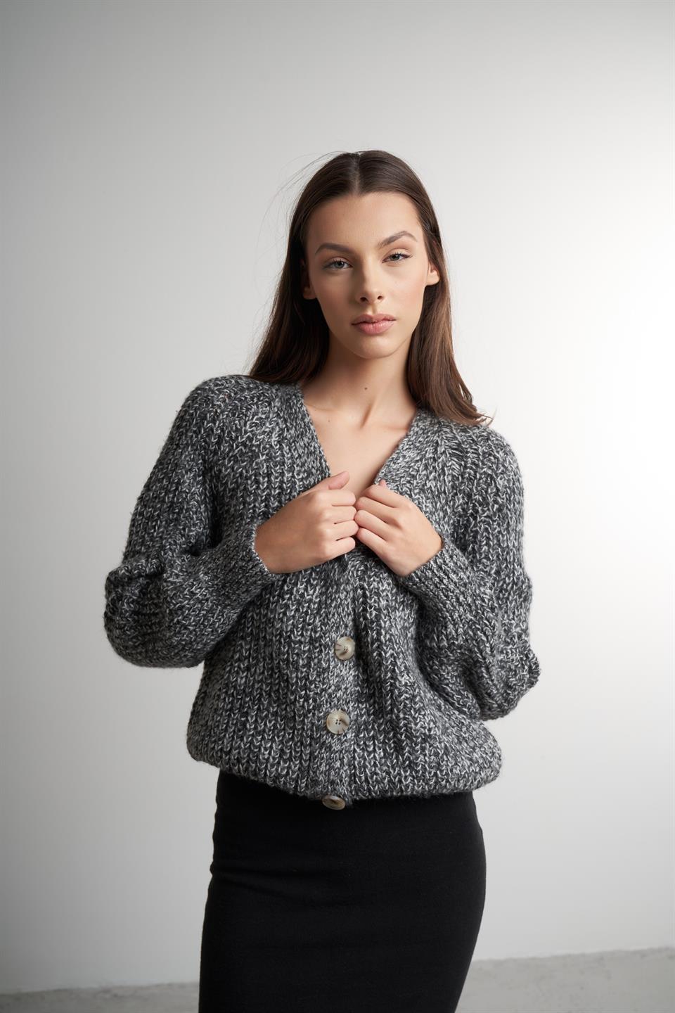 V Yaka Örgü Desenli Kısa Hırka Krem-Antrasit