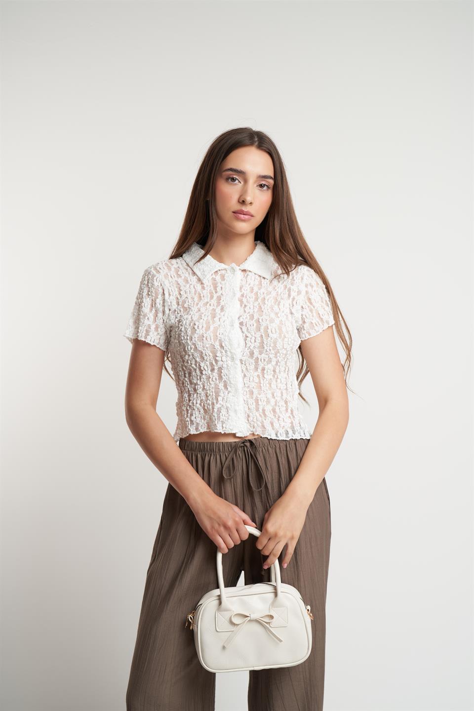 Yakalı Kısa Kol Dantel Detaylı Gömlek Ekru