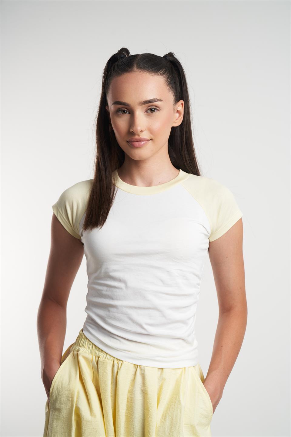 Yanlar Büzgülü Kısa Kol Bluz Ekru-Sarı