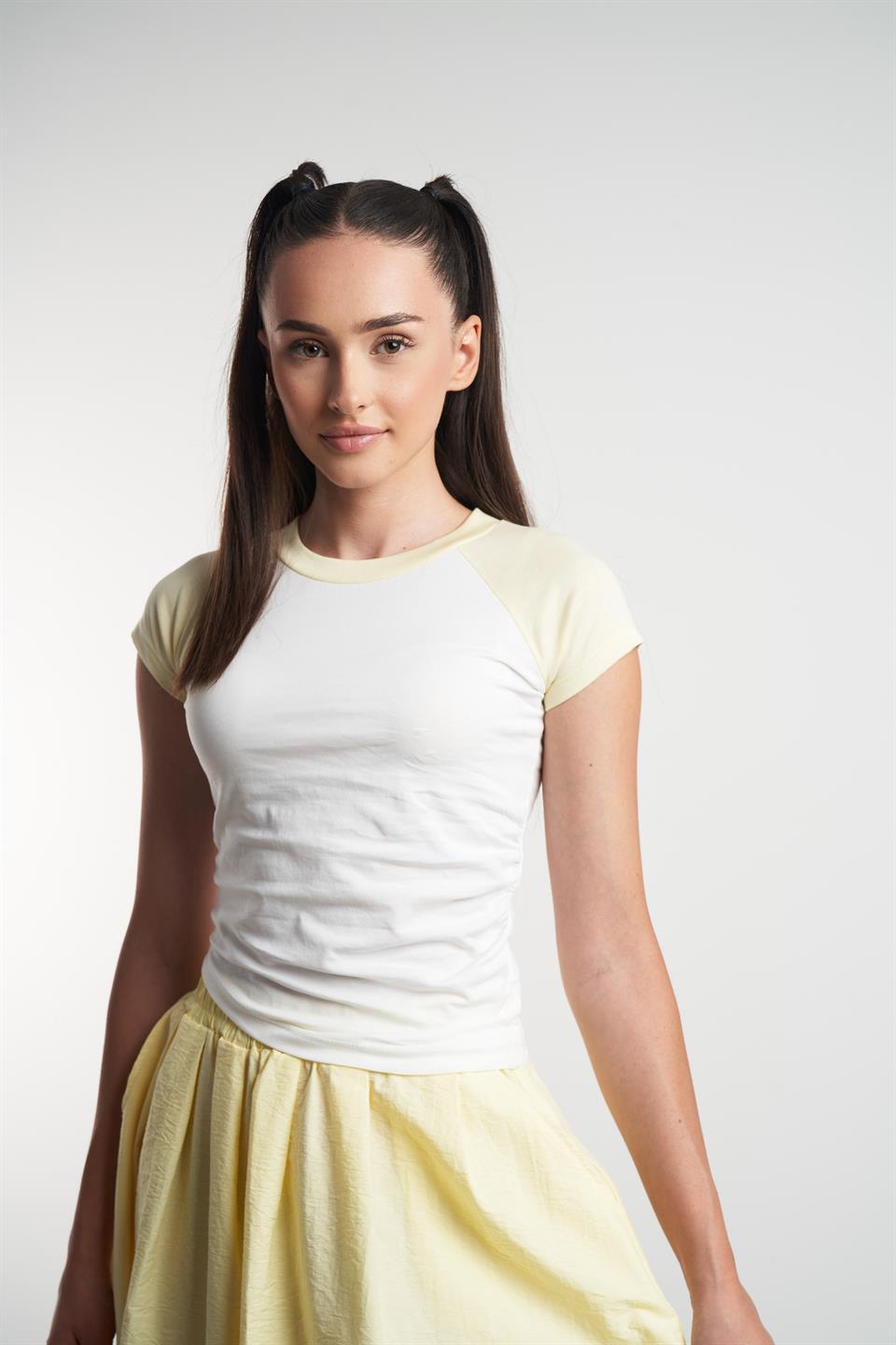 Yanlar Büzgülü Kısa Kol Bluz Ekru-Sarı