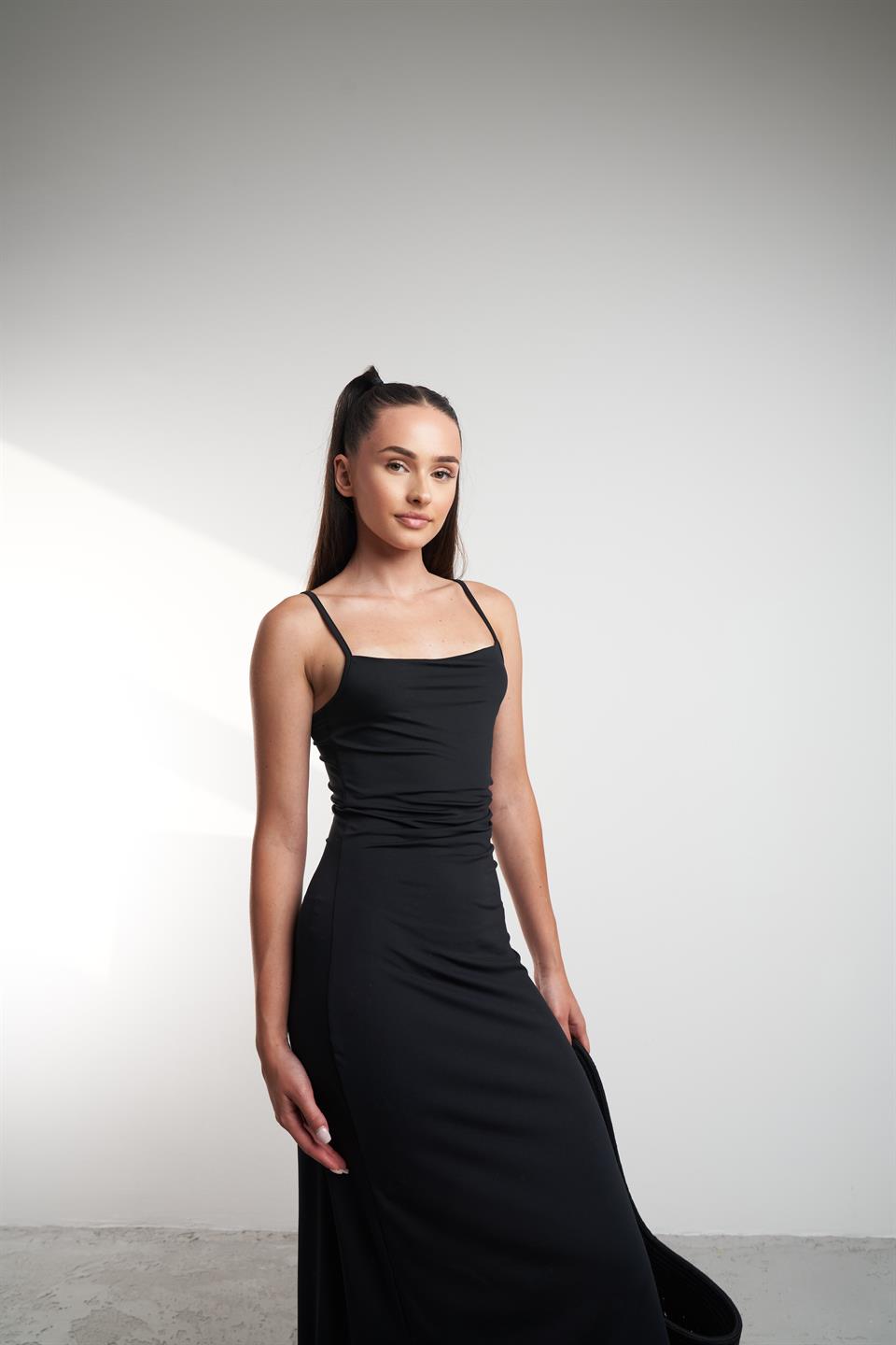 Yanlar Büzgülü Uzun Elbise Siyah