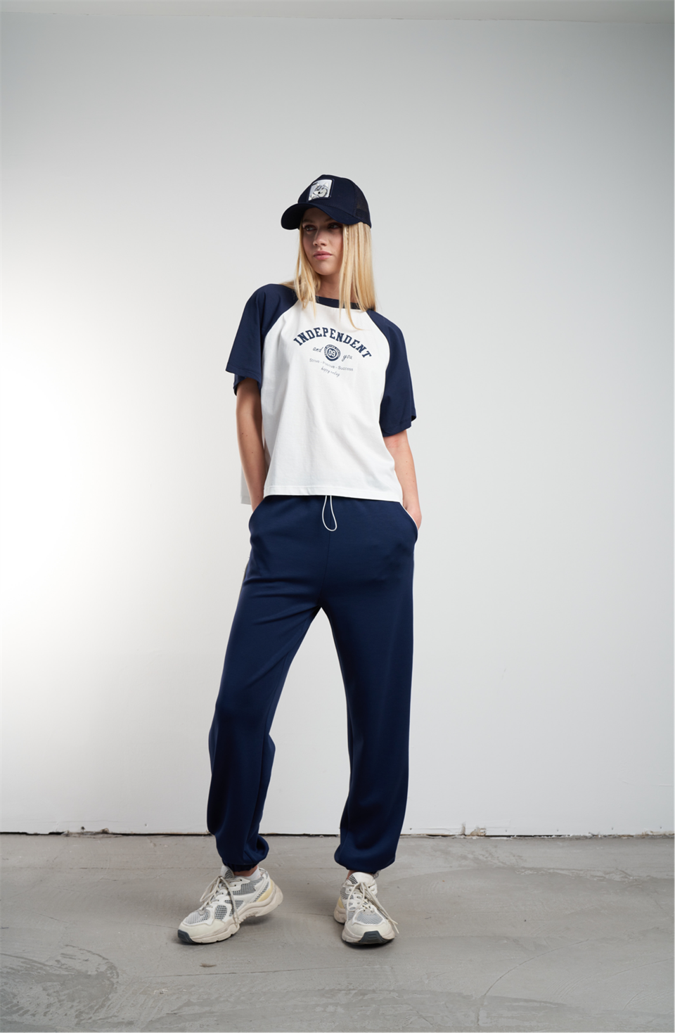 Yanlar Şerit Detaylı Eşofman Altı Lacivert