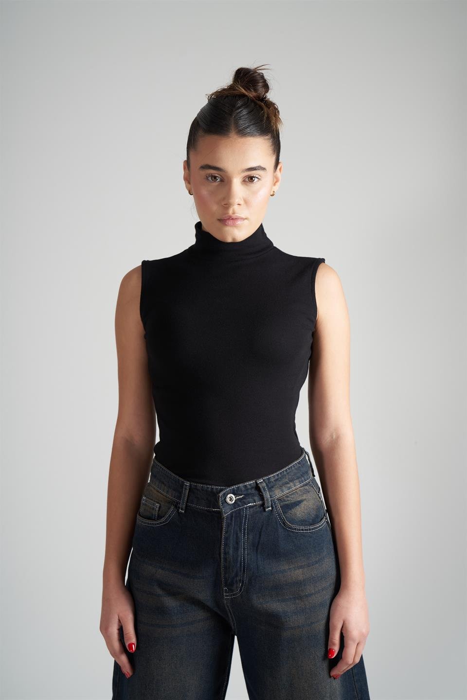 Yarım Balıkçı Sıfır Kol Basic Bluz Siyah