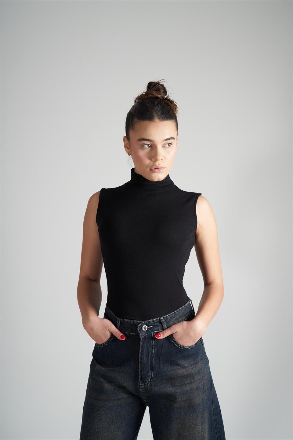 Yarım Balıkçı Sıfır Kol Basic Bluz Siyah
