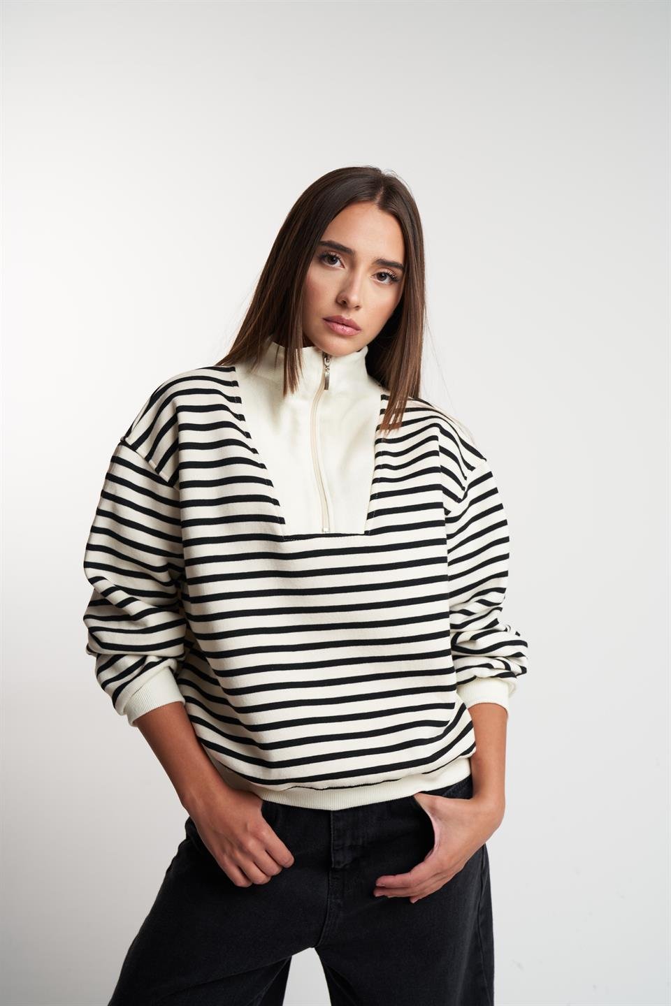 Yarım Fermuar Şardonlu Sweatshirt Krem-Siyah