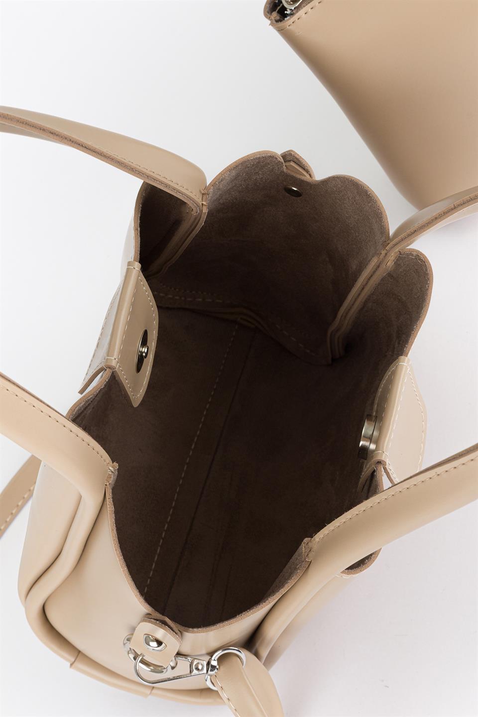 Yavrulu El ve Çapraz Çanta Kum