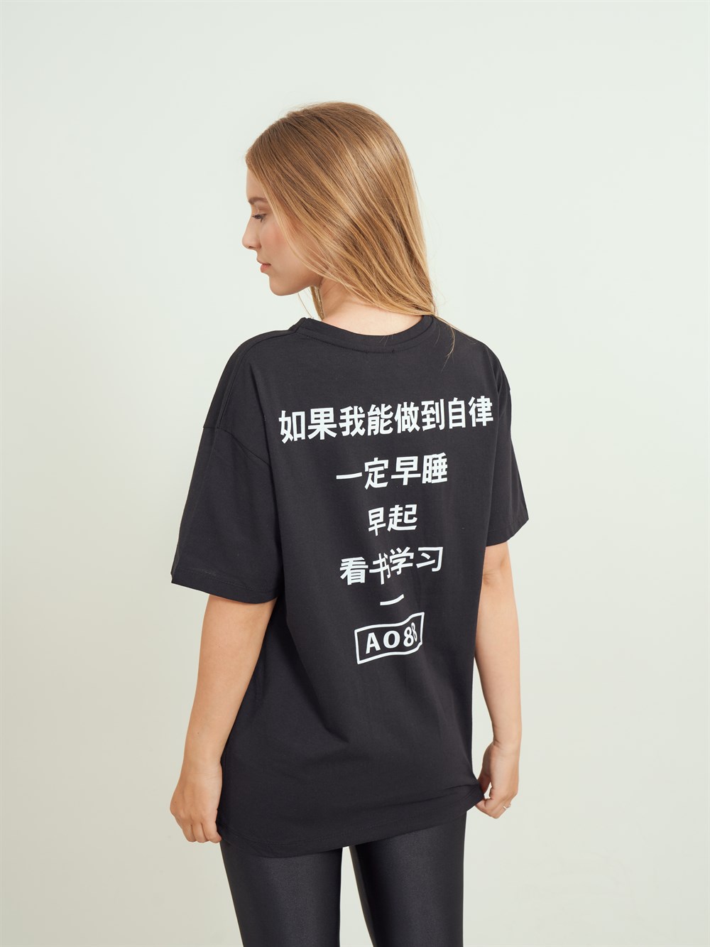 Bisiklet Yaka Çince Yazı Baskılı T-shirt - Ambar Giyim
